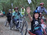 Un centenar de personas con discapacidad reclama un Camino de Santiago "más accesible"