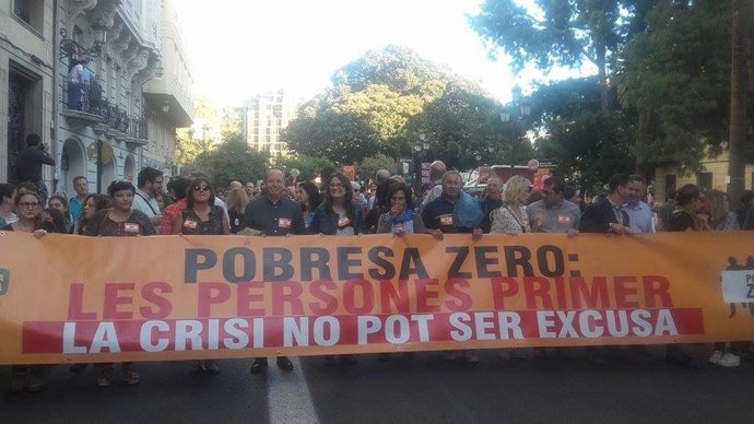 Oltra en la manifestación contra la pobreza y por la justicia fiscal