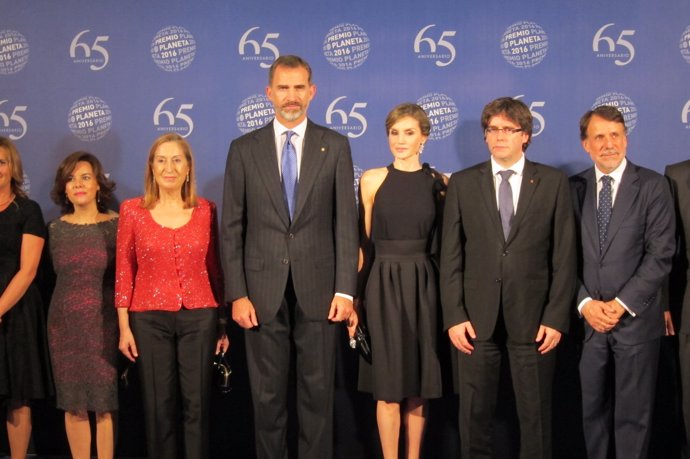 Premio Planeta 2016 con los Reyes, el pte.C.Puigdemont, la pta.Del Congreso A.Pa