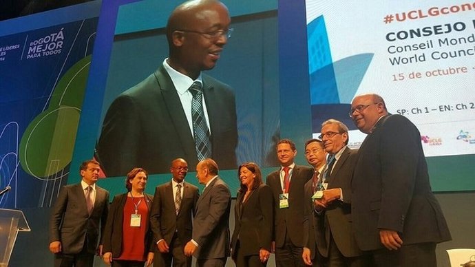 Ada Colau con el resto de miembros de la cúpula de CGLU