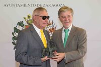 El exdelegado de la ONCE en Aragón recibe el título de Zaragozano Ejemplar 2016