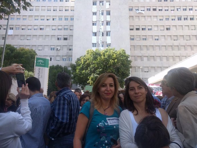 Representantes de Podemos en la marcha sanitaria de Granada