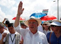 Uribe pide un acuerdo "ya" con las FARC pero exige que incluya "modificaciones de fondo"