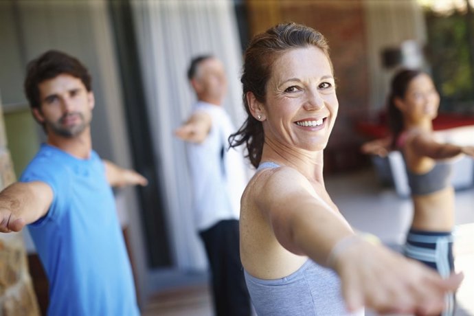 Gente haciendo gimnasia. Sonrisa. Dientes. Deporte