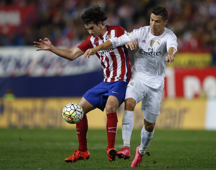 Cristiano Ronaldo y Tiago, en un partido de liga Atlético de Madrid-Real Madrid