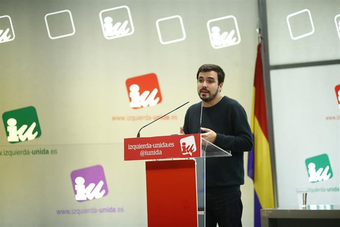 El coordinador federal de IU, Alberto Garzón, ofrece una rueda de prensa