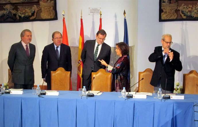 Autoridades en el pleno de la Comisión del VIII Centenario de la USAL