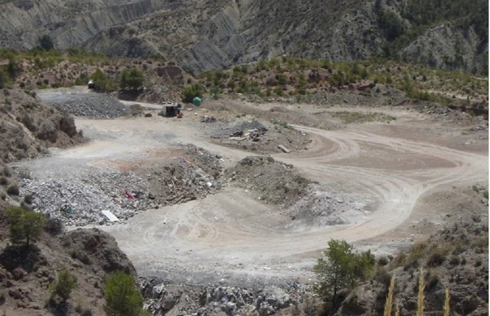 Vertedero ilegal de Blanca