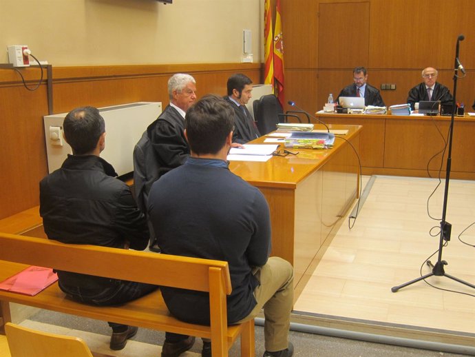 Juicio a dos mossos acusados de agredir a una antifascista un 12-O