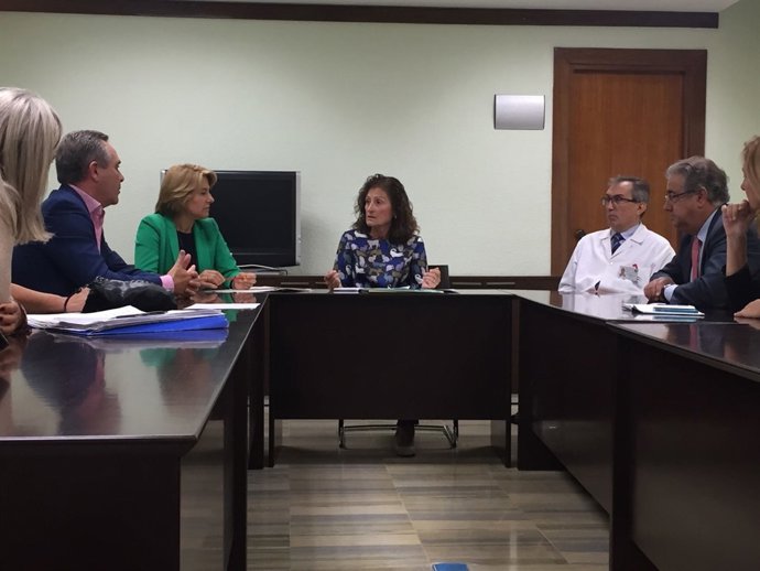 Bueno y Zoido con la delegada de Salud.