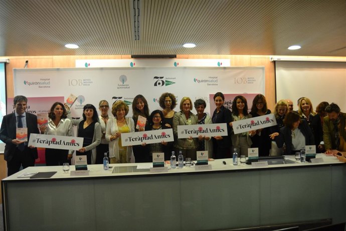 Algunos de los colaboradores del libro 'Terapia de amigos' .