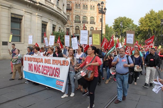 Protesta de trabajadores de comedores escolares en Sevilla