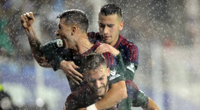 Osasuna celebra el primer triunfo de la temporada en Ipurua