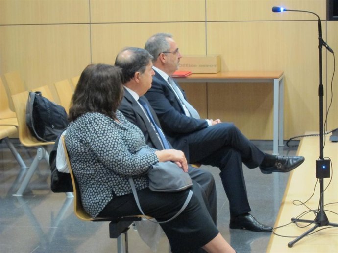 Olivas, en el centro, y Vicente Cotino al fondo