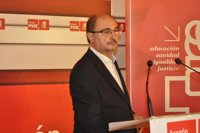 Lambán dice que no le da "urticaria" una "abstención" del PSOE