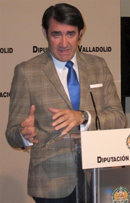 El consejero de Fomento y Medio Ambiente, Juan Carlos Suárez-Quiñones