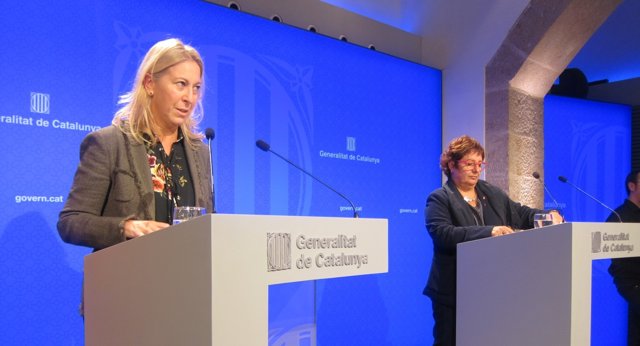 La portavoz N.Munté y la consellera D.Bassa