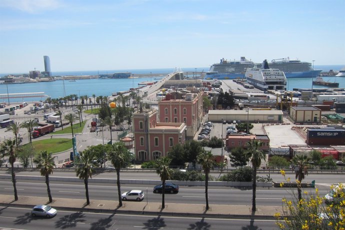 Puerto de Barcelona, litoral, mar, cruceros