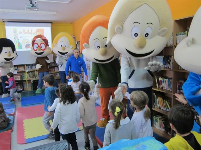 Os Bolechas en un colegio de Santiago