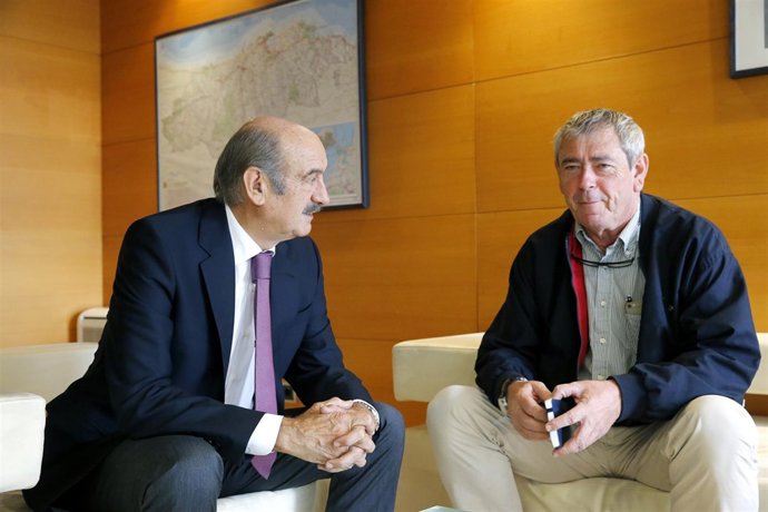 Mazón se reúne con el alcalde de Bareyo