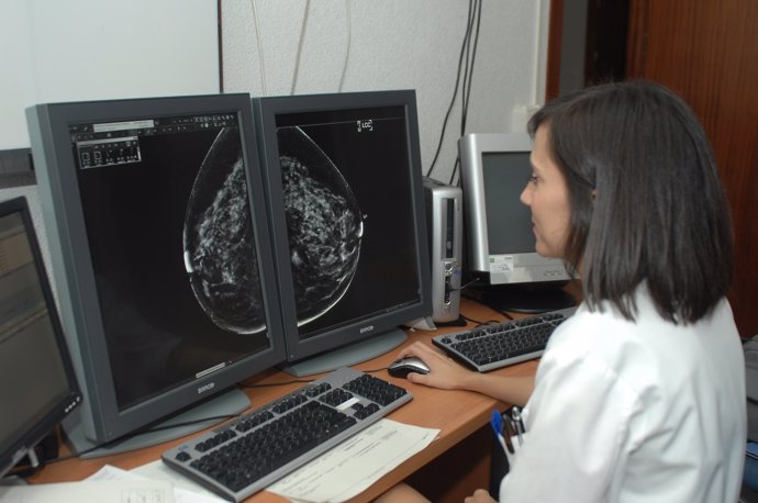 Realización de una mamografía.