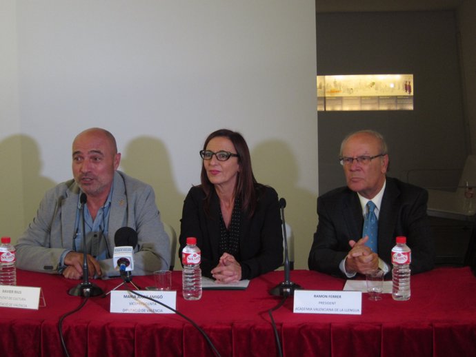 Rius, Amigó y Ferrer en la firma del convenio del Museu de la Paraula