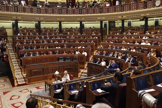 Diputados en el hemiciclo