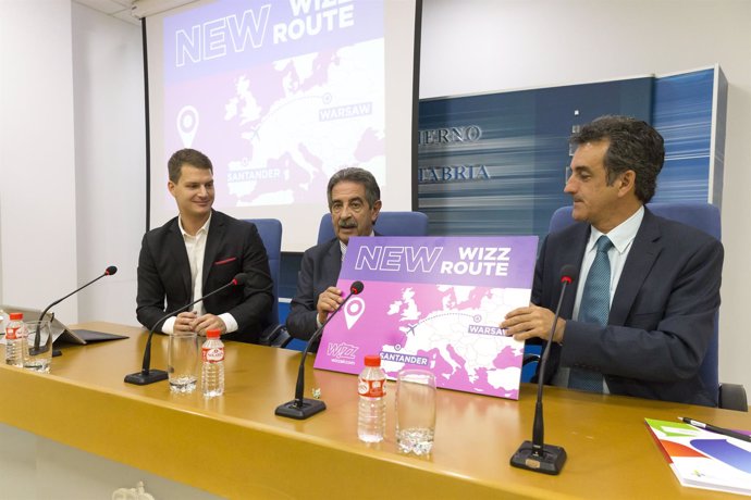 Revilla y Martín anuncian la nueva conexión de Wizz Air a Varsovia
