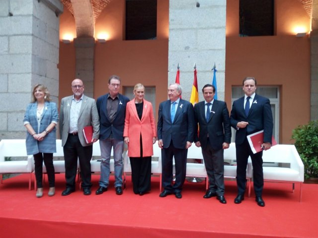 Cifuentes y Daniel Lacalle con los agentes económicos