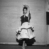 Letras capitales presenta en Sevilla un ensayo de Alberto Romero Ferrer sobre Lola Flores