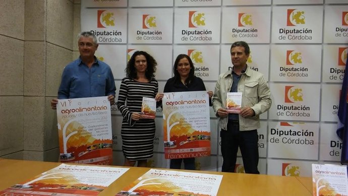 Carrillo y Sánchez (izda.) durante la presentación de la feria