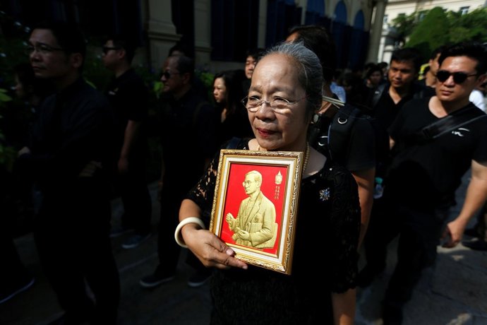 Lloran la muerte del rey de Tailandia, Bhumibol Adulyadej