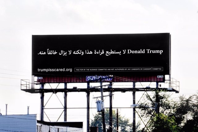 Cartel en árabe contra Donald Trump en Estados Unidos