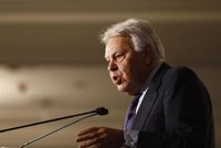 Felipe González, dispuesto a volver la universidad cuando se programe de nuevo su charla