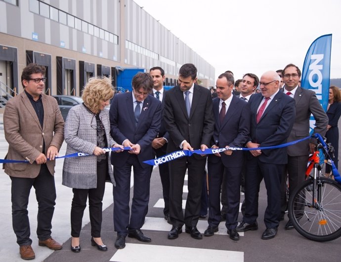 Decathlon inaugura en Barcelona un centro logístico CAR 