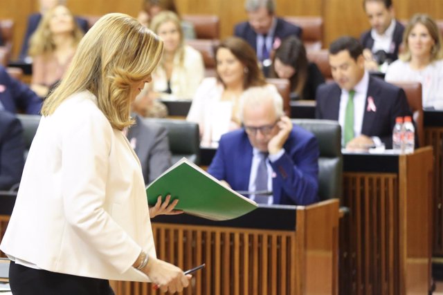 La presidenta de la Junta de Andalucía, Susana Díaz, en el Pleno del Parlamento