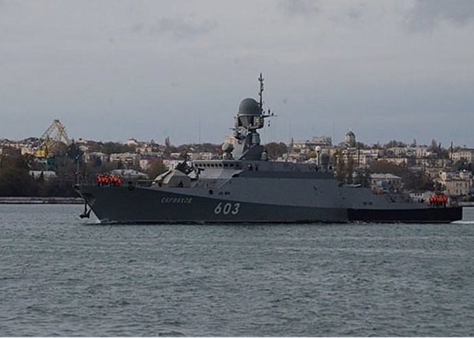 El buque lanzamisiles ruso Serpujov