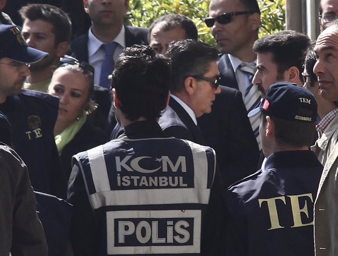 Detienen a ex militares turcos por golpistas