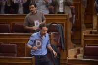 Podemos protesta por los CIES y Pastor pide que "nunca una foto valga más que una palabra"
