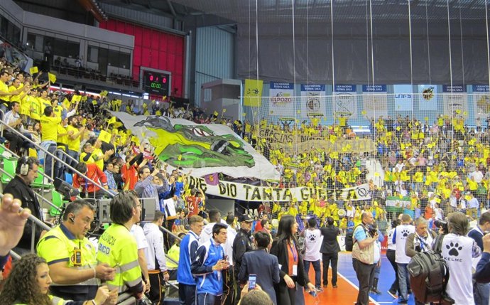 La afición del Jaén Paraíso Interior en el Quijote Arena