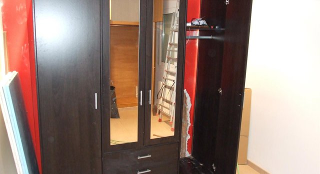 Armario que escondía una plantación de marihuana