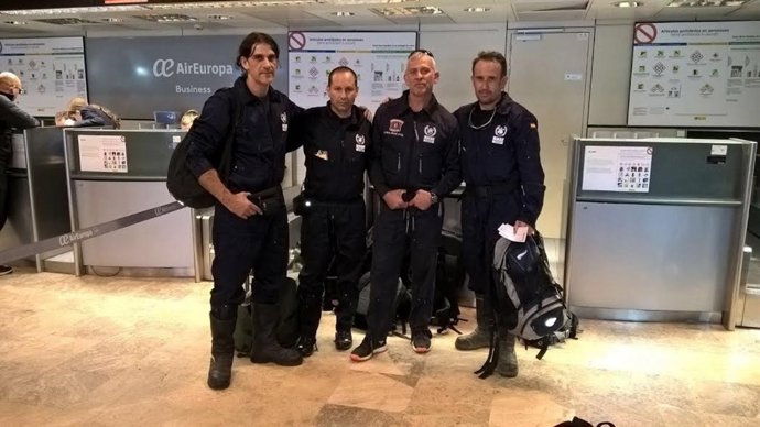 Bomberos encargados de labores humanitarias en Haití