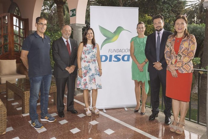Baroja (Disa) junto a responsables de medios de Canarias
