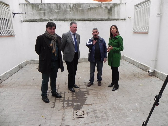 Visitan las obras de rehabilitación en Gonzalo de Berceo en Huelva capital. 