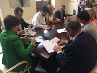 Junta, Cáritas y ayuntamientos garantizan la alimentación diaria de 450 personas