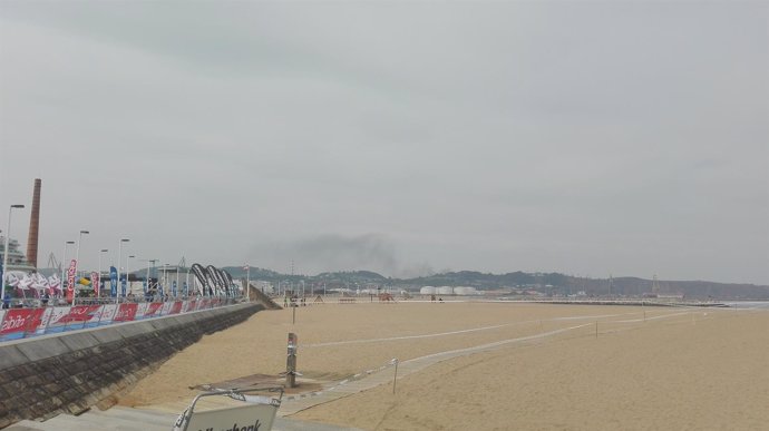 Nube de carbón en Gijón, Puerto de El Musel