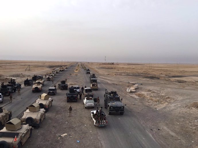 Columna del Ejército iraquí al sur de Mosul