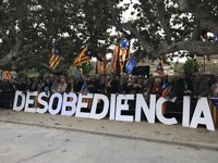 Los soberanistas se concentran en apoyo a Forcadell y prometen un otoño de movilizaciones