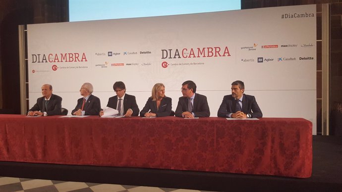 El presidente Carles Puigdemont con empresarios