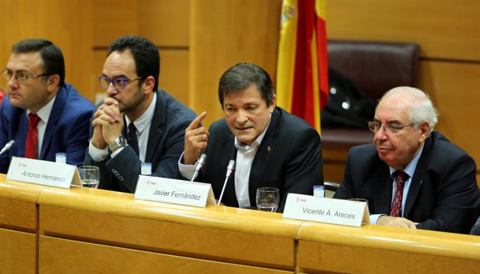 Javier Fernández preside la reunión del Grupo Socialista en el Senado